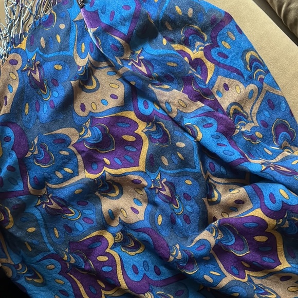 J.McLaughlin scarf. 100% wool - Picture 5 of 6